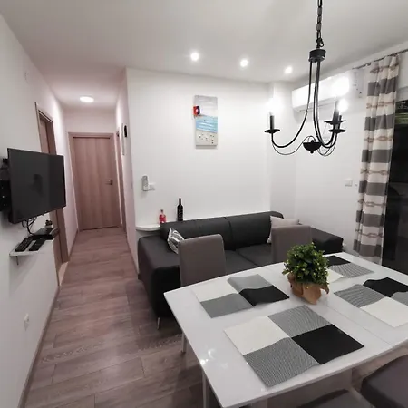 Matej Apartmen-balcony With View And Free Parking شقة *