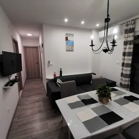 Matej Apartmen-balcony With View And Free Parking Апартаменты